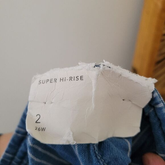 American Eagle Super Hi-Rise Vertical Stripe Chambray Shorts NWT 2 Blue - Picture 2 of 10